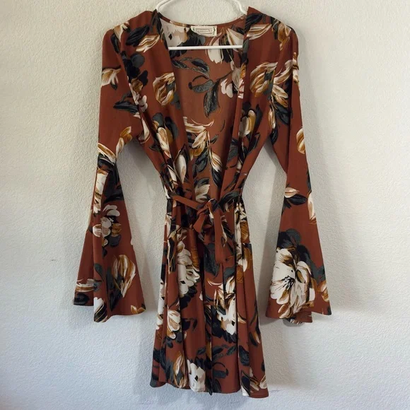 LOVE RICHE FLORAL BELL SLEEVE BELTED KIMONO, SMALL - Picture 3 of 6